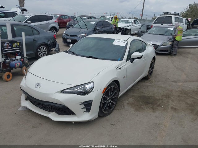 Toyota 86 2017 JF1ZNAA11H8704927 Image 2