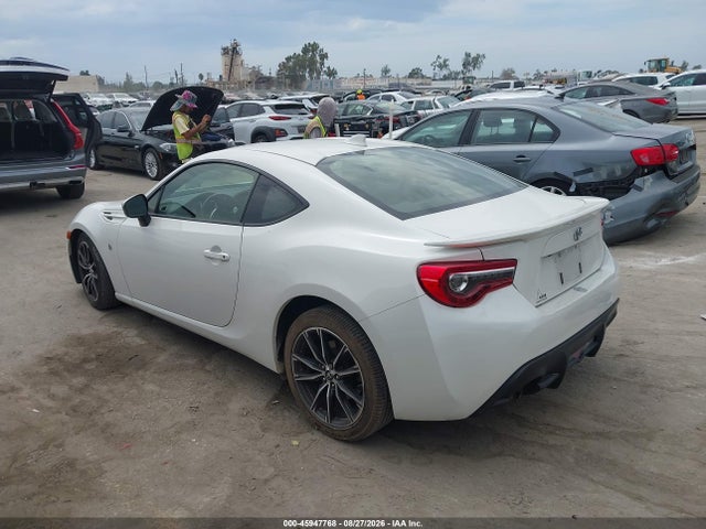 Toyota 86 2017 JF1ZNAA11H8704927 Image 3