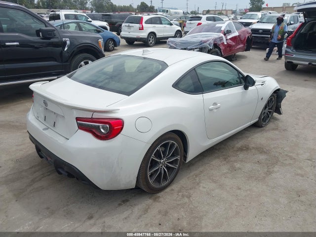 Toyota 86 2017 JF1ZNAA11H8704927 Image 4