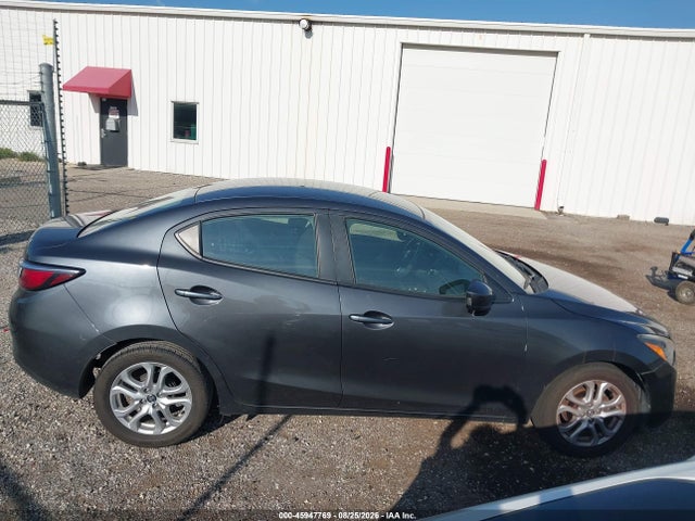 45947769 :رقم المزاد ، 3MYDLBYV6HY185288 vin ، 2017 Toyota Yaris Ia مزاد بيع