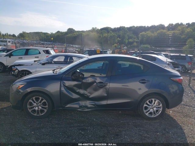 45947769 :رقم المزاد ، 3MYDLBYV6HY185288 vin ، 2017 Toyota Yaris Ia مزاد بيع