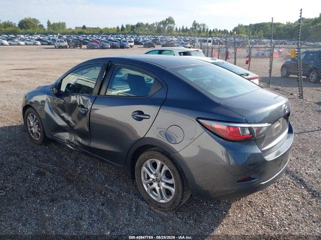 45947769 :رقم المزاد ، 3MYDLBYV6HY185288 vin ، 2017 Toyota Yaris Ia مزاد بيع
