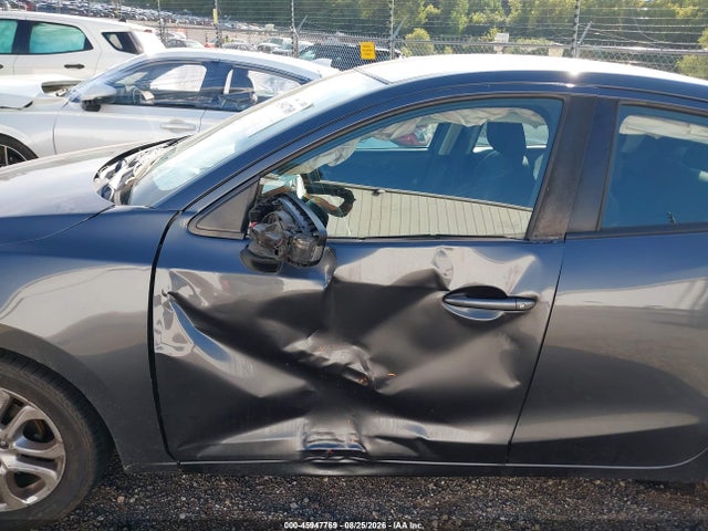 45947769 :رقم المزاد ، 3MYDLBYV6HY185288 vin ، 2017 Toyota Yaris Ia مزاد بيع