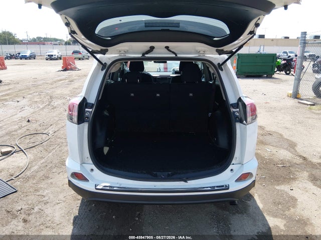 Toyota RAV4 LE 2018 2T3BFREV8JW769651 Image 16
