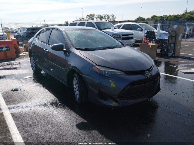 45947973 :رقم المزاد ، 5YFBURHE8HP729561 vin ، 2017 Toyota Corolla Le مزاد بيع