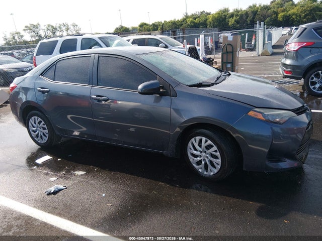 45947973 :رقم المزاد ، 5YFBURHE8HP729561 vin ، 2017 Toyota Corolla Le مزاد بيع