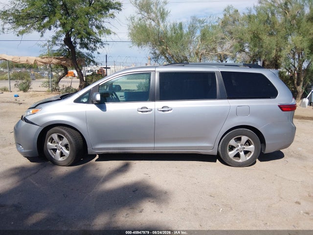 Toyota Sienna Le 8 Passenger 2017 5TDKZ3DC3HS816715 Image 14