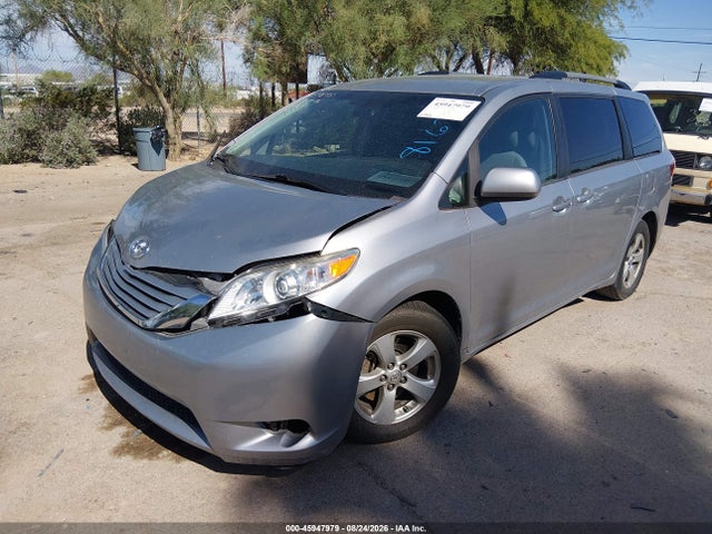 Toyota Sienna Le 8 Passenger 2017 5TDKZ3DC3HS816715 Image 2
