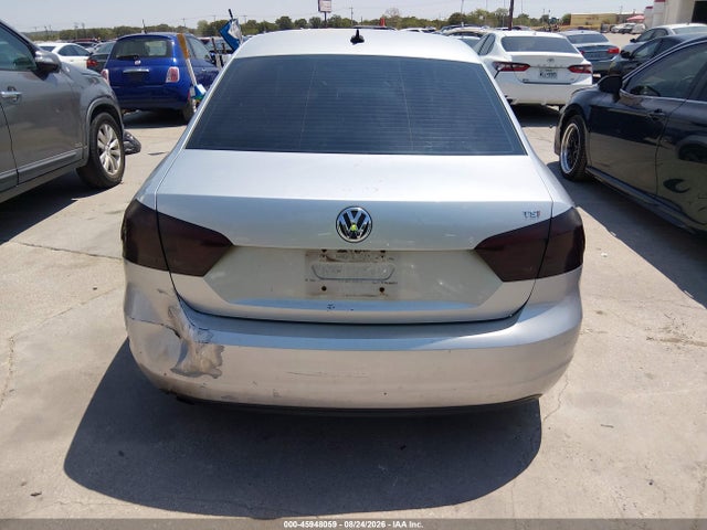 1VWAT7A31FC089482 Volkswagen Passat 1.8t Limited Edition