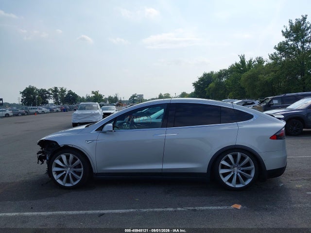 2016 Tesla Model X 60d/70d/75d/90d/p100d მანქანა იყიდება აუქციონზე, vin: 5YJXCBE26GF007896, აუქციონის ნომერი: 45948121