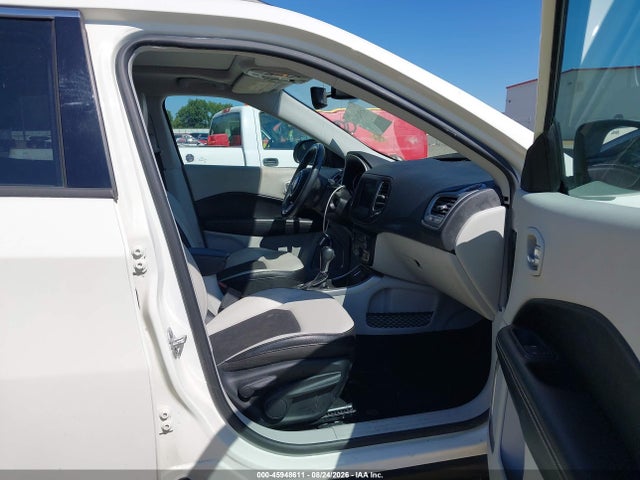 45948611 :رقم المزاد ، 3C4NJCBB0JT487580 vin ، 2018 Jeep Compass Sun And Wheel Fwd مزاد بيع