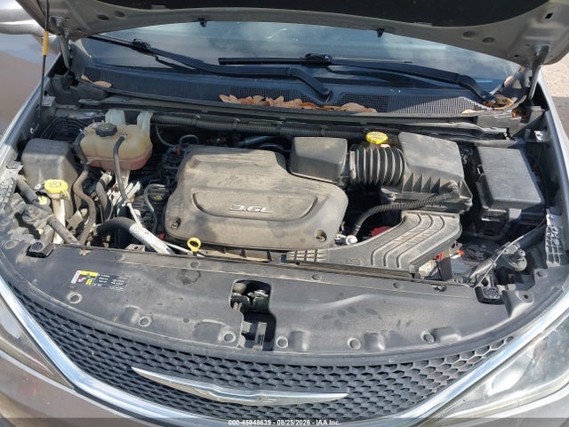 2017 Chrysler Pacifica Touring-l მანქანა იყიდება აუქციონზე, vin: 2C4RC1BG1HR590807, აუქციონის ნომერი: 45948639