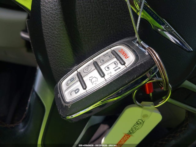 2017 Chrysler Pacifica Touring-l მანქანა იყიდება აუქციონზე, vin: 2C4RC1BG1HR590807, აუქციონის ნომერი: 45948639