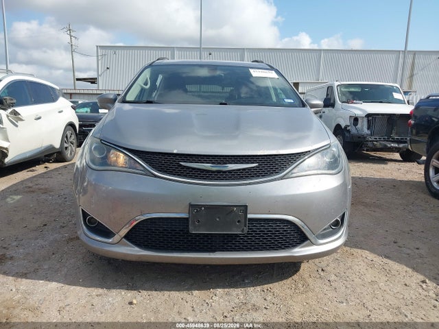 2017 Chrysler Pacifica Touring-l მანქანა იყიდება აუქციონზე, vin: 2C4RC1BG1HR590807, აუქციონის ნომერი: 45948639