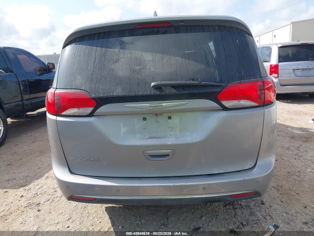 2017 Chrysler Pacifica Touring-l მანქანა იყიდება აუქციონზე, vin: 2C4RC1BG1HR590807, აუქციონის ნომერი: 45948639