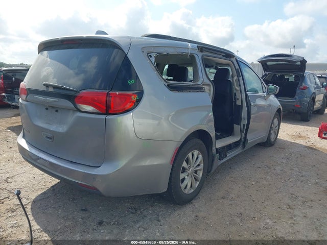 2017 Chrysler Pacifica Touring-l მანქანა იყიდება აუქციონზე, vin: 2C4RC1BG1HR590807, აუქციონის ნომერი: 45948639