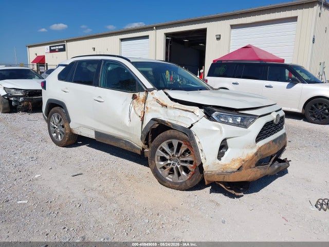 Продажа на аукционе авто 2021 Toyota Rav4 Xle Premium, vin: 2T3C1RFV5MW106222, номер лота: 45949059