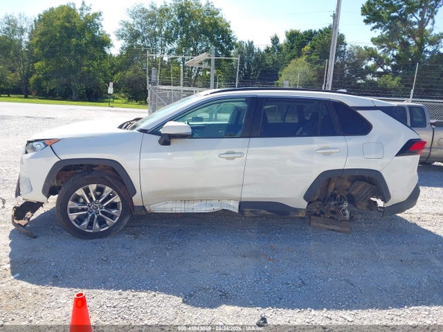 Продажа на аукционе авто 2021 Toyota Rav4 Xle Premium, vin: 2T3C1RFV5MW106222, номер лота: 45949059