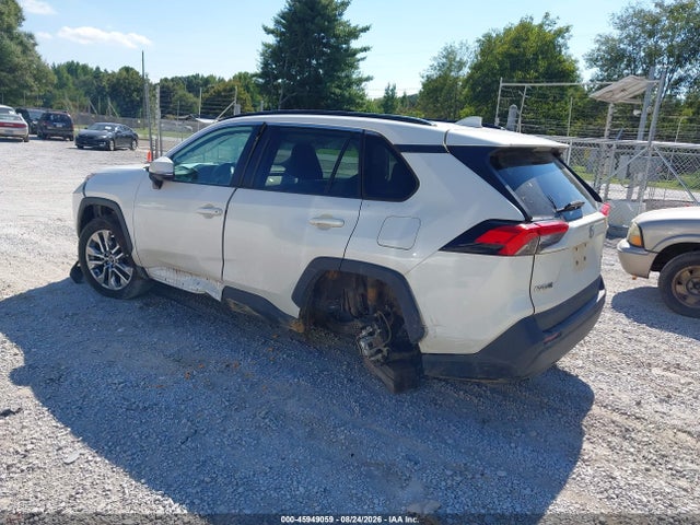 Продажа на аукционе авто 2021 Toyota Rav4 Xle Premium, vin: 2T3C1RFV5MW106222, номер лота: 45949059