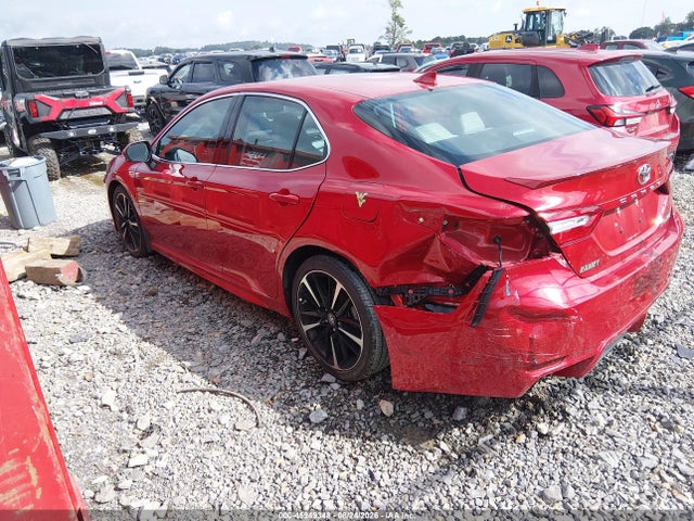 45949348 :رقم المزاد ، 4T1B61HK8KU172061 vin ، 2019 Toyota Camry Xse مزاد بيع