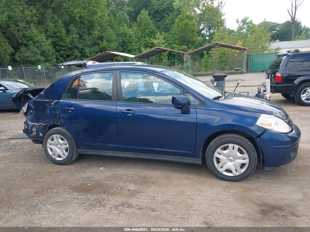 2011 Nissan Versa 1.8s მანქანა იყიდება აუქციონზე, vin: 3N1BC1AP3BL447240, აუქციონის ნომერი: 45949501