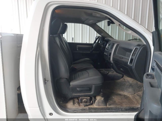 45949740 :رقم المزاد ، 3C7WR5AJ5JG289249 vin ، 2018 Ram 2500 Tradesman  4x4 8' Box مزاد بيع