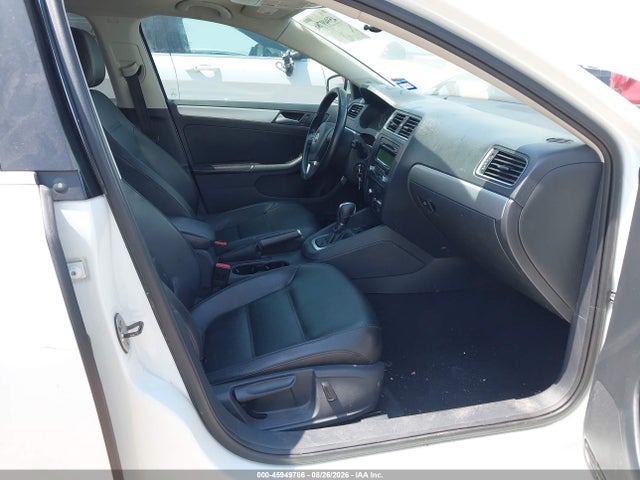 2014 Volkswagen Jetta 1.8t Se მანქანა იყიდება აუქციონზე, vin: 3VWD07AJ1EM413600, აუქციონის ნომერი: 45949786