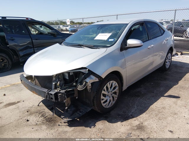 Toyota COROLLA LE 2018 5YFBURHE8JP851715 Image 2