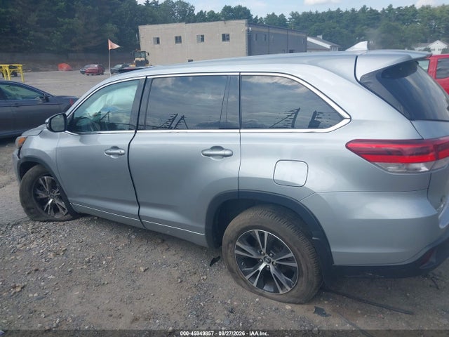 45949857 :رقم المزاد ، 5TDBZRFH3HS404922 vin ، 2017 Toyota Highlander Le Plus مزاد بيع