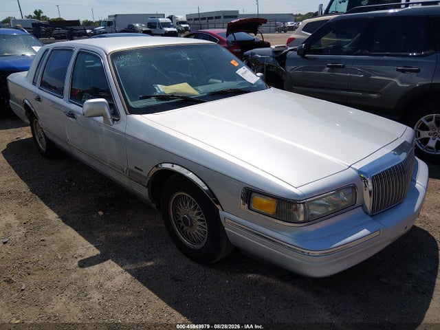 45949979 :رقم المزاد ، 1LNLM82W3TY648645 vin ، 1996 Lincoln Town Car Sgn/dmnd Anv/cypress/jn مزاد بيع