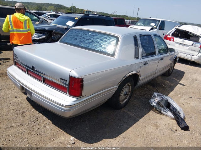 45949979 :رقم المزاد ، 1LNLM82W3TY648645 vin ، 1996 Lincoln Town Car Sgn/dmnd Anv/cypress/jn مزاد بيع