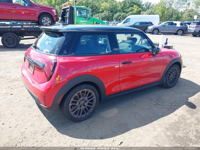 Продаж на аукціоні авто 2025 Mini Hardtop Cooper S, vin: WMW23GD0XS2W37453, номер лоту: 45950005