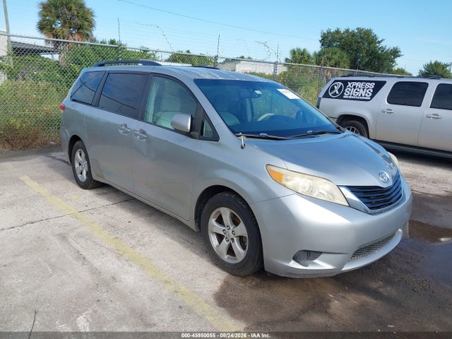 45950055 :رقم المزاد ، 5TDKK3DC2BS126899 vin ، 2011 Toyota Sienna Le V6 مزاد بيع