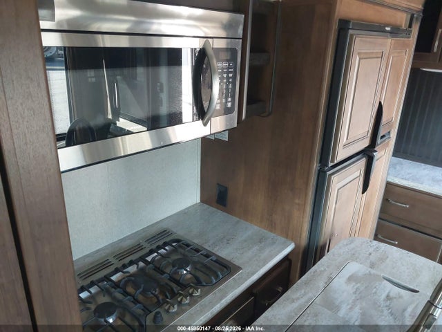 45950147 :رقم المزاد ، 573FR3321J3318510 vin ، 2018 Grand Design Reflection مزاد بيع