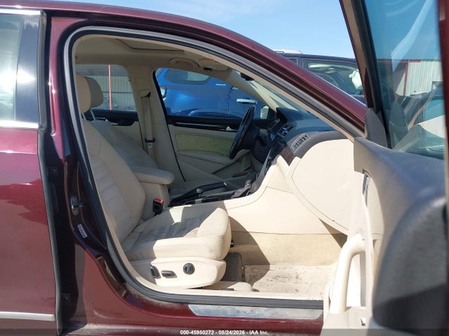2014 Volkswagen Passat 1.8t Sel Premium მანქანა იყიდება აუქციონზე, vin: 1VWCS7A30EC080847, აუქციონის ნომერი: 45950272