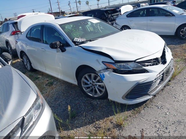 Toyota CAMRY LE 2024 4T1C11AK4RU224583 main image