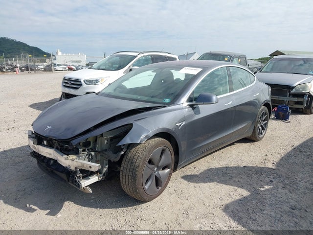 45950585 :رقم المزاد ، 5YJ3E1EB7JF129080 vin ، 2018 Tesla Model 3 Long Range/performance مزاد بيع