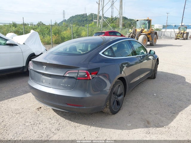 45950585 :رقم المزاد ، 5YJ3E1EB7JF129080 vin ، 2018 Tesla Model 3 Long Range/performance مزاد بيع