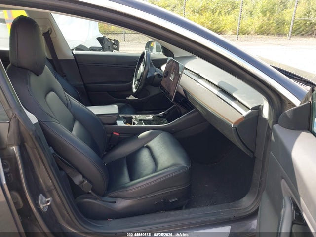 45950585 :رقم المزاد ، 5YJ3E1EB7JF129080 vin ، 2018 Tesla Model 3 Long Range/performance مزاد بيع