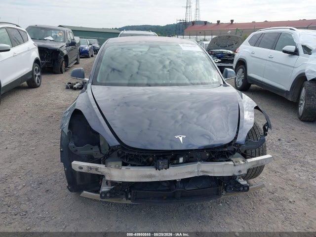 45950585 :رقم المزاد ، 5YJ3E1EB7JF129080 vin ، 2018 Tesla Model 3 Long Range/performance مزاد بيع