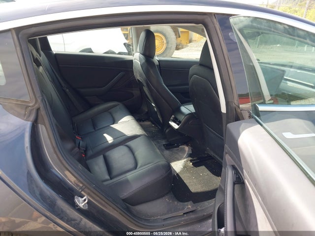 45950585 :رقم المزاد ، 5YJ3E1EB7JF129080 vin ، 2018 Tesla Model 3 Long Range/performance مزاد بيع