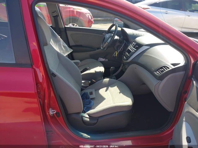 2015 Hyundai Accent Gls მანქანა იყიდება აუქციონზე, vin: KMHCT4AE7FU819672, აუქციონის ნომერი: 45950587