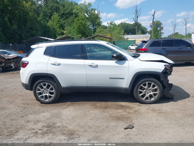 45950611 :رقم المزاد ، 3C4NJDFB4NT172464 vin ، 2022 Jeep Compass Latitude Lux 4x4 مزاد بيع