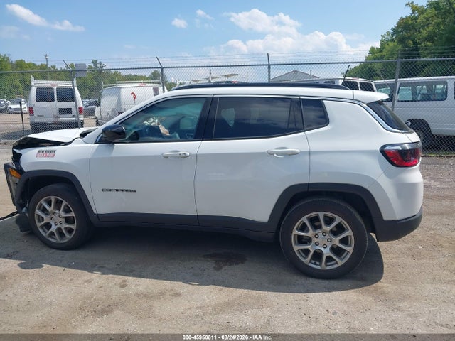 45950611 :رقم المزاد ، 3C4NJDFB4NT172464 vin ، 2022 Jeep Compass Latitude Lux 4x4 مزاد بيع