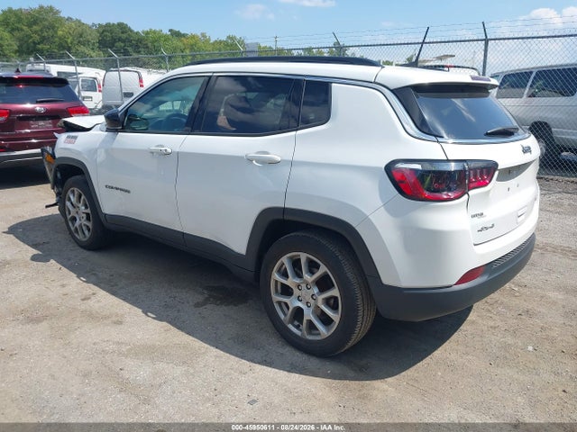 45950611 :رقم المزاد ، 3C4NJDFB4NT172464 vin ، 2022 Jeep Compass Latitude Lux 4x4 مزاد بيع