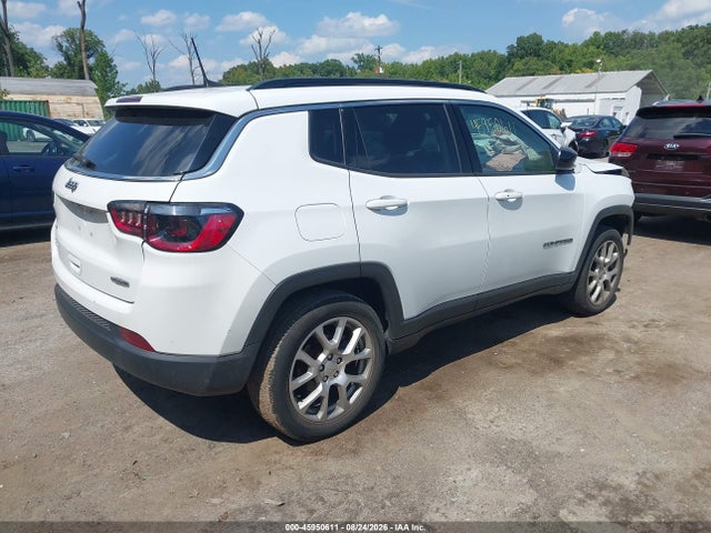 45950611 :رقم المزاد ، 3C4NJDFB4NT172464 vin ، 2022 Jeep Compass Latitude Lux 4x4 مزاد بيع