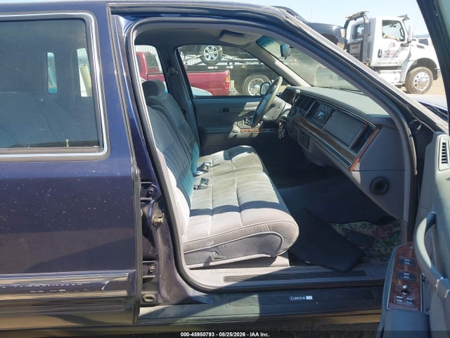 Продаж на аукціоні авто 1994 Lincoln Town Car Executive, vin: 1LNLM81W1RY710490, номер лоту: 45950793