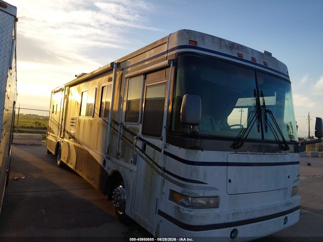 45950885 :رقم المزاد ، 4UZAAHAK01CJ15032 vin ، 2001 Freightliner Chassis X Line Motor Home مزاد بيع