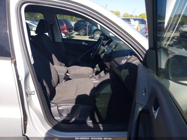 2013 Volkswagen Tiguan S მანქანა იყიდება აუქციონზე, vin: WVGAV3AX7DW562740, აუქციონის ნომერი: 45950935