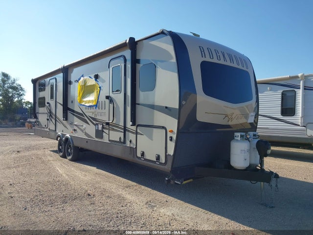 Forest River Rockwood Ultra Lite Travel Trailer 2022 4X4TRLC23NZ182792 main image